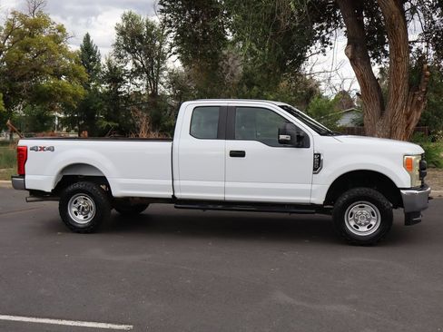 Used 2018 Ford F250 XL w/ Power Equipment Group AWD/4WD image 3