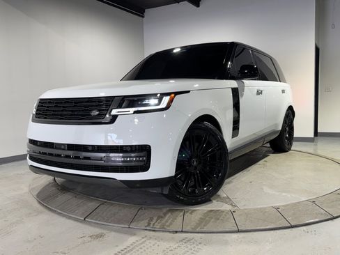 Used 2024 Land Rover Range Rover Long Wheelbase SE image 1