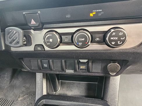 Used 2020 Toyota Tacoma SR image 12