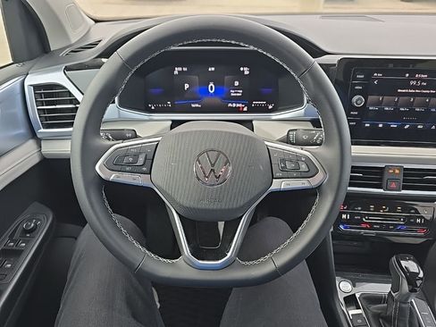 Used 2025 Volkswagen Taos SE image 15