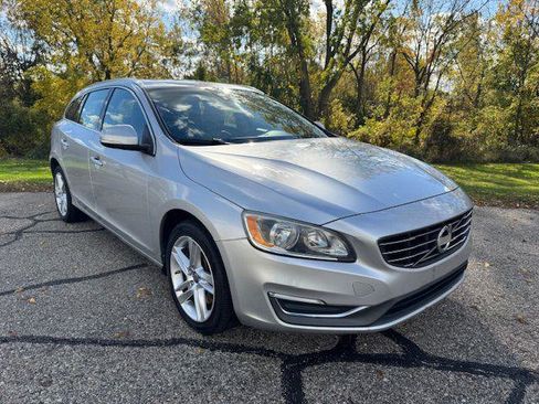Used 2015 Volvo V60 T5 Premier Plus image 2