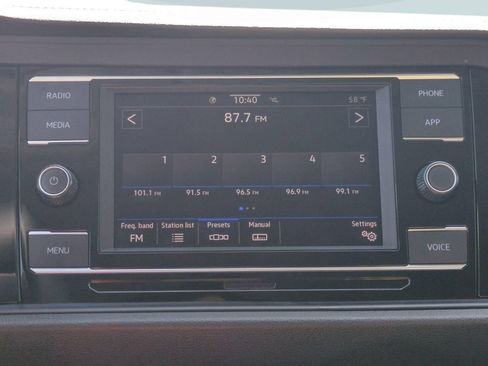 Used 2024 Volkswagen Jetta SE FWD image 17