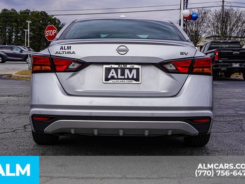 Used 2024 Nissan Altima 2.5 SV FWD image 11