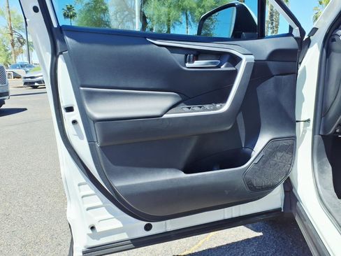 Used 2025 Toyota RAV4 XLE image 18