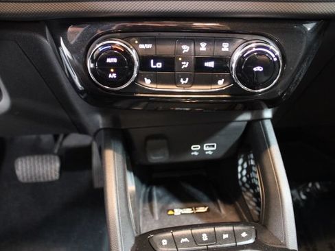Used 2024 Chevrolet TrailBlazer LT w/ Convenience Package FWD image 32