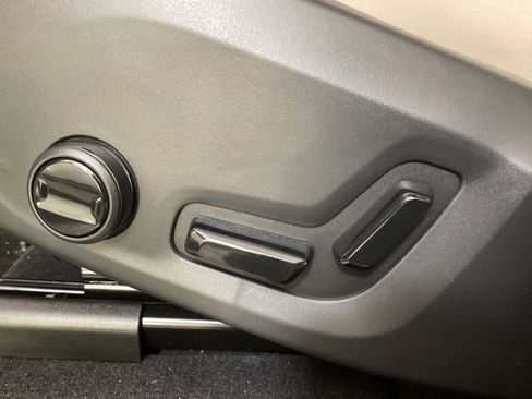 New 2026 Volvo XC90 B5 Core w/ Protection Package Premier image 17