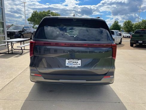 New 2026 Kia Carnival SX w/ SX Dark Edition Package FWD image 6