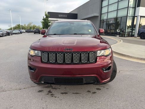 Used 2018 Jeep Grand Cherokee Altitude AWD/4WD image 2