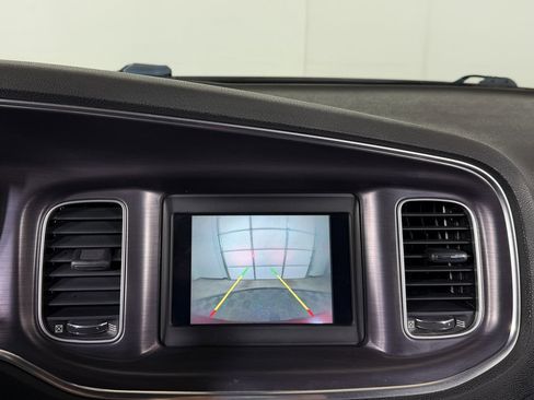 Used 2018 Dodge Charger SXT image 12