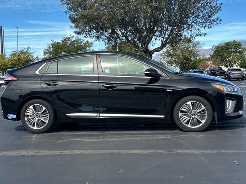 Used 2020 Hyundai Ioniq Limited FWD image 3
