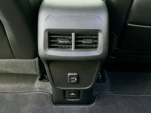 Used 2022 GMC Terrain SLT w/ Tech Package FWD image 27