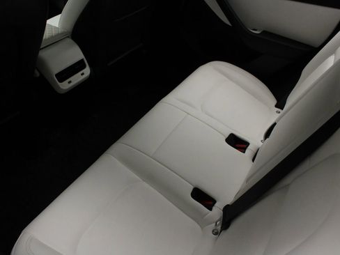 Used 2021 Tesla Model Y Long Range AWD/4WD image 17