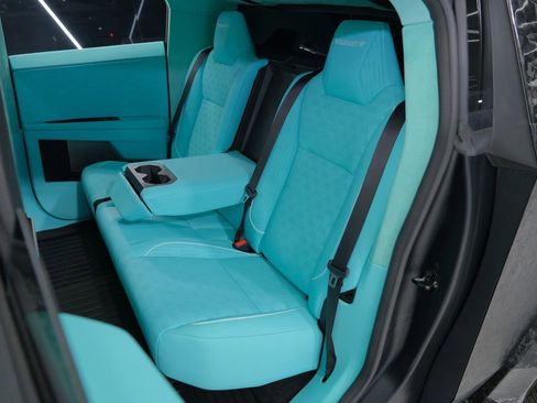 Used 2025 Tesla Cybertruck AWD Crew Cab image 31