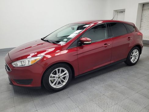 Used 2017 Ford Focus SE FWD image 2