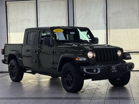Used 2022 Jeep Gladiator Sport AWD/4WD image 1