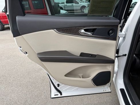 Used 2019 Lincoln Nautilus Reserve FWD image 13