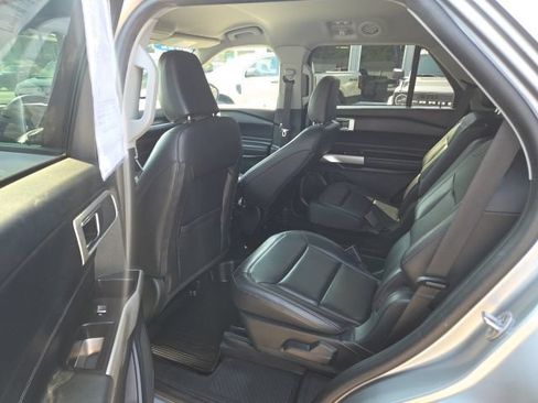 Used 2022 Ford Explorer XLT w/ Equipment Group 202A AWD/4WD image 25