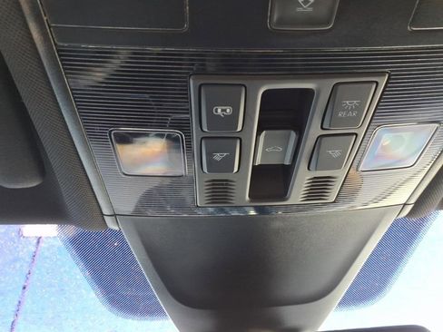 Used 2024 Volkswagen Tiguan SE R-Line image 21