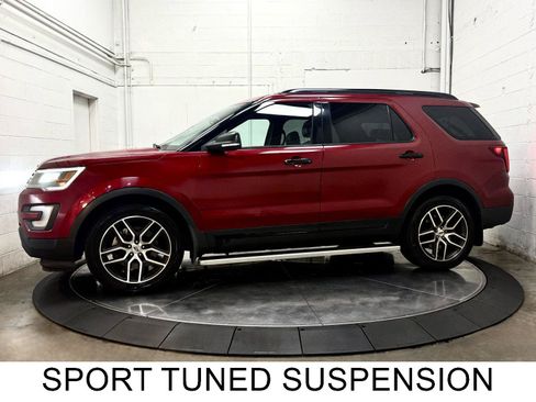 Used 2017 Ford Explorer Sport w/ Equipment Group 401A AWD/4WD image 4