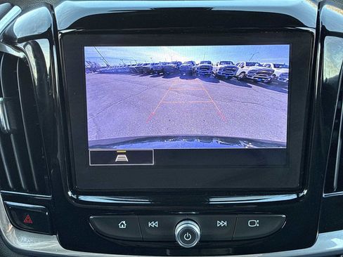 Used 2022 Chevrolet Traverse LT image 23