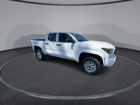 Used 2024 Toyota Tacoma SR image 3