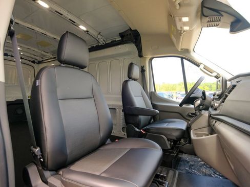 New 2025 Ford Transit 250 148 Medium Roof image 17