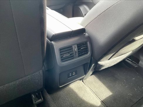Used 2023 Nissan Rogue SV FWD image 12