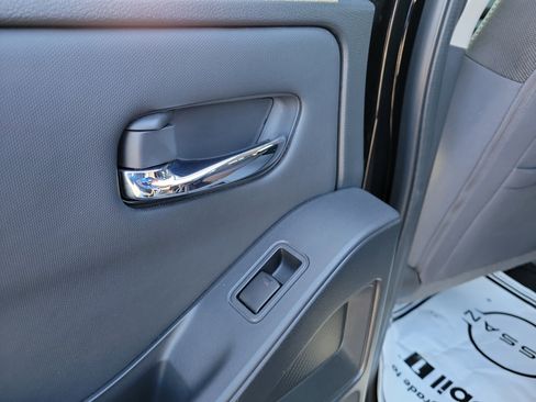 Certified 2022 Nissan Frontier SV w/ Technology Package image 13