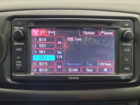 Used 2017 Toyota Yaris L w/ Carpet Mat Package FWD image 25