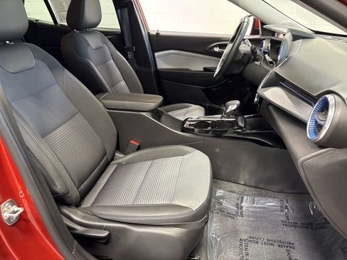 Used 2024 Chevrolet Trax LT w/ Driver Confidence Package FWD image 10