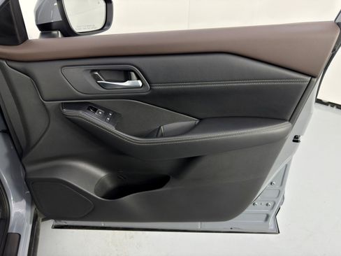 Used 2022 Nissan Rogue SL w/ SL Premium Package image 40