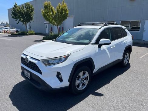 Used 2019 Toyota RAV4 XLE w/ Convenience Package FWD image 1