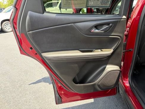 Used 2025 Chevrolet Blazer LT FWD image 13