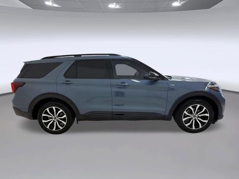 Certified 2025 Ford Explorer ST-Line RWD image 8