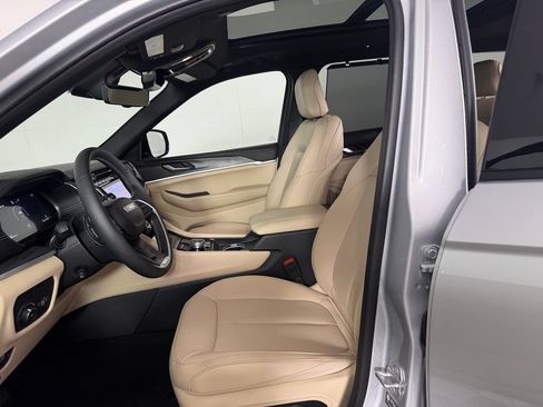 Certified 2025 Jeep Grand Cherokee Limited w/ Luxury Tech Group II RWD image 20