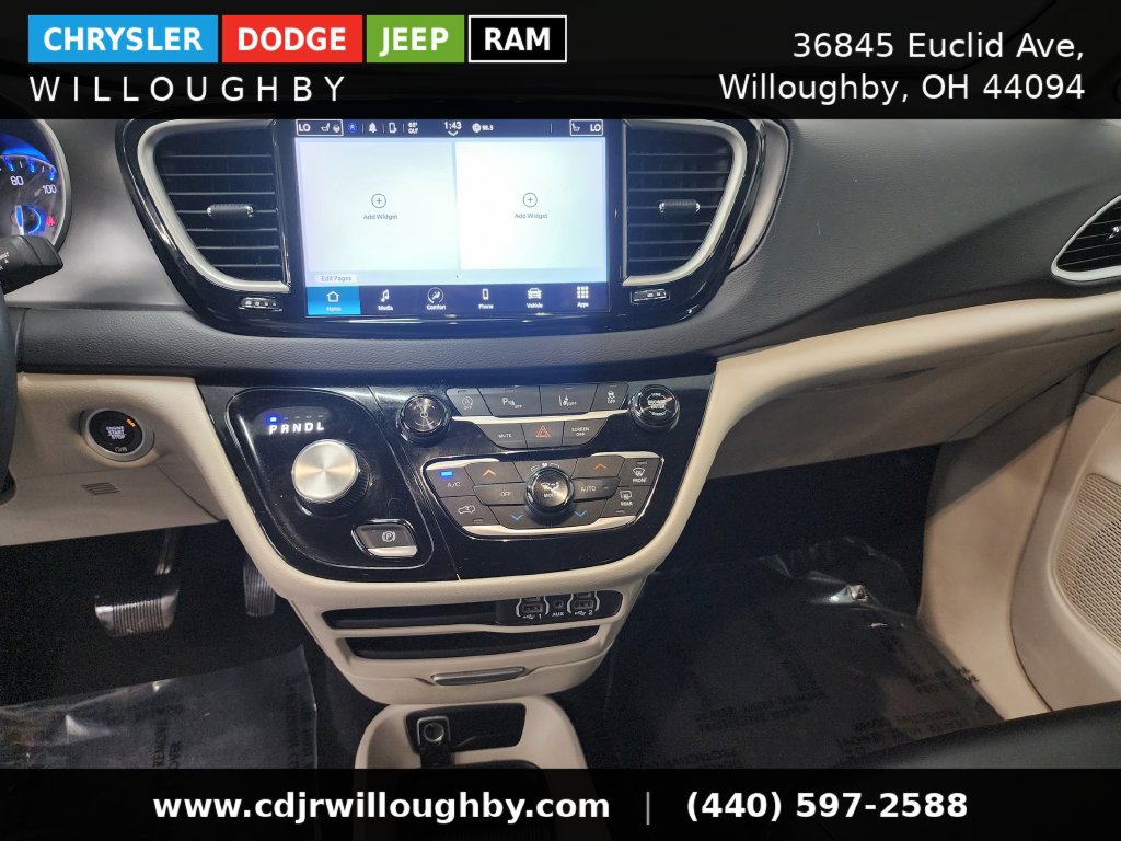Used 2024 Chrysler Pacifica Touring-L FWD image 19
