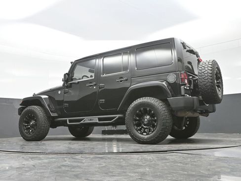 Used 2015 Jeep Wrangler Unlimited Sahara image 28
