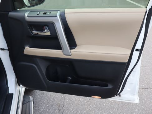 Used 2023 Toyota 4Runner Limited AWD/4WD image 39
