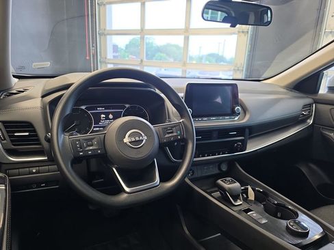 Used 2024 Nissan Rogue SV AWD/4WD image 18
