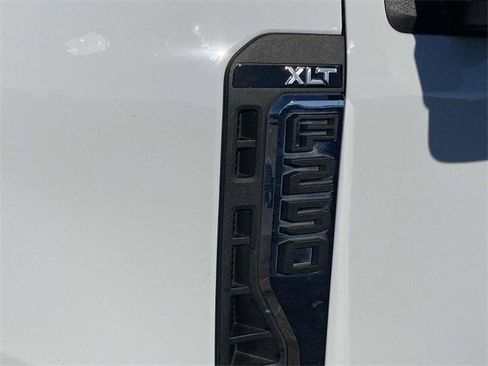 Used 2025 Ford F250 XLT image 39