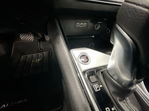 Used 2024 Nissan Altima 2.5 SV image 16