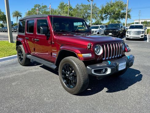 Used 2022 Jeep Wrangler Unlimited Sahara AWD/4WD image 3