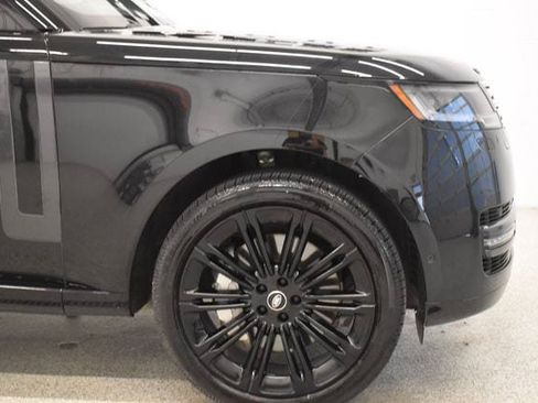 Used 2025 Land Rover Range Rover SE AWD/4WD image 12