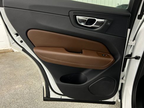 Used 2020 Volvo XC60 T6 Momentum image 26