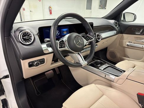 Used 2025 Mercedes-Benz GLB 250 image 4