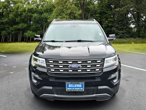 Used 2017 Ford Explorer XLT w/ Equipment Group 202A AWD/4WD image 2