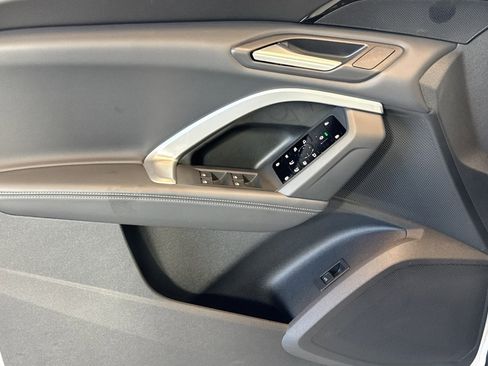 Used 2025 Audi Q5 Premium w/ Convenience Package image 16