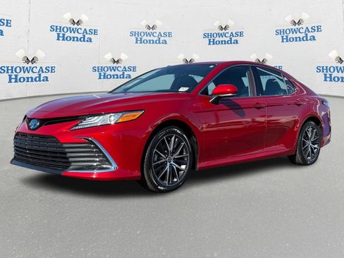 Used 2024 Toyota Camry XLE image 2