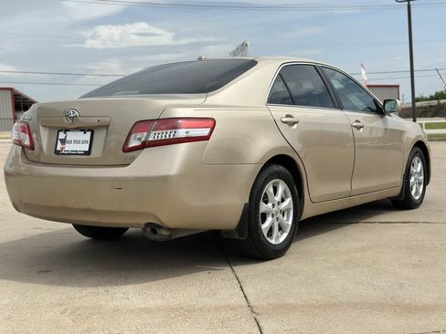 Used 2011 Toyota Camry LE w/ LE Extra-Value Pkg FWD image 6