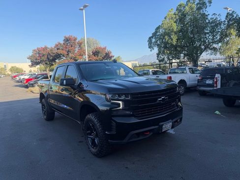 Used 2022 Chevrolet Silverado 1500 LT Trail Boss w/ LT Trail Boss Premium Package AWD/4WD image 2